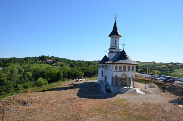 hram-manastire-ps-paisie-lugojanul-1